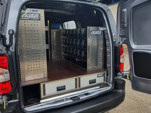 Kastensysteem voor bedrijfswageninrichting